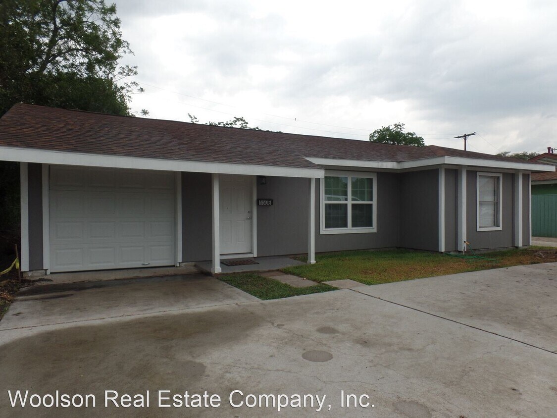 Foto principal - 3 br, 1 bath House - 1506 Sam Houston