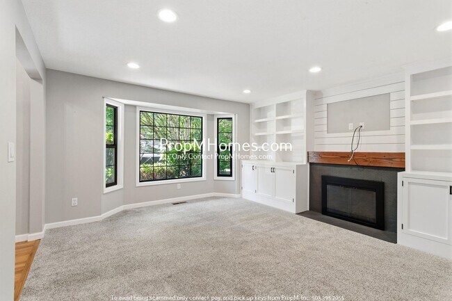 Building Photo - Updated Three Bedroom Home in Tigard!