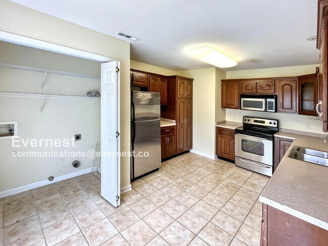 Foto del edificio - 1720 Hawk Run Ln