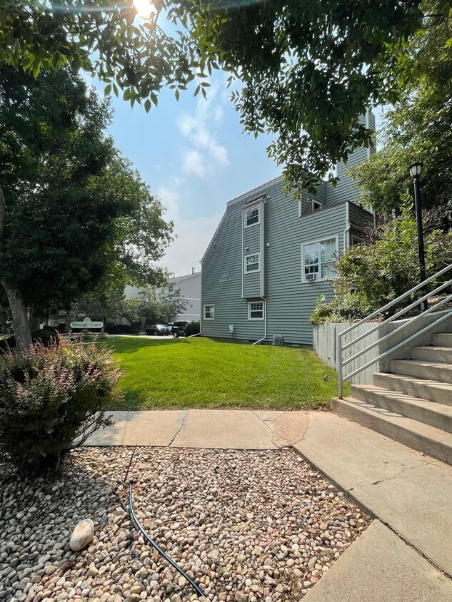 Primary Photo - 1301 University Ave