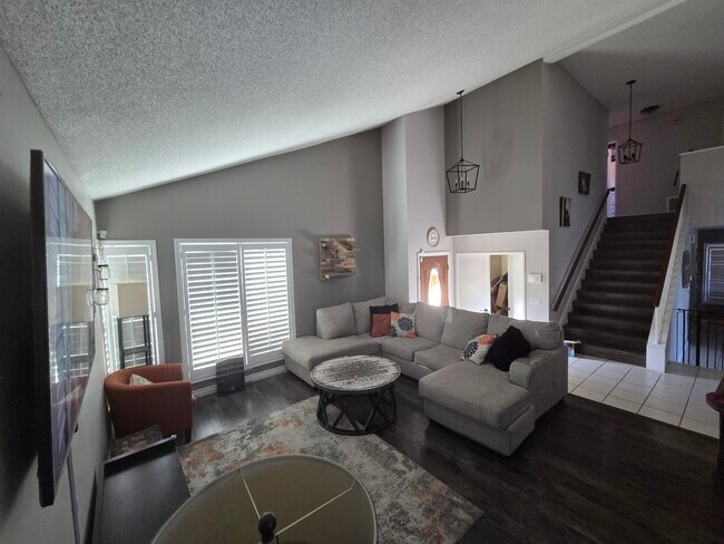 Foto del edificio - 22 Ridge Crest Cir