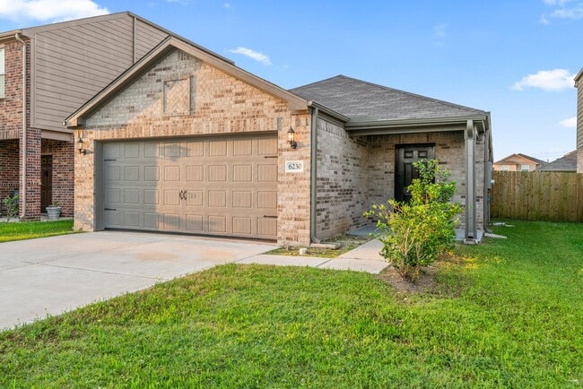 Building Photo - 6230 El Cobre Dr