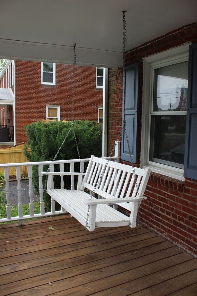 Building Photo - Alexandria/Huntington Metro - 2705 Fort Dr...