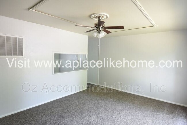 Foto del edificio - 5010 Valley Ln