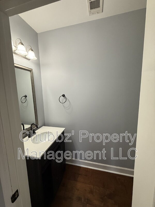 Building Photo - 4 Kaminsky Ln