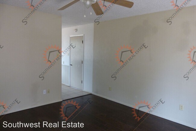 Building Photo - 3 br, 1 bath House - 533 Circle Dr.