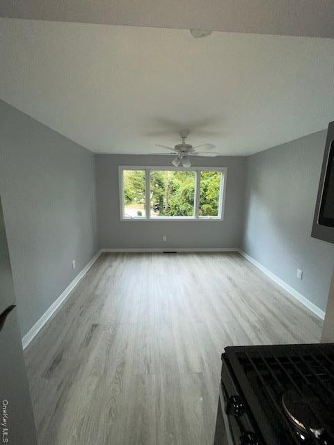 Foto del edificio - 32 Laurel Hill Rd