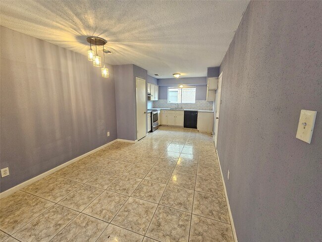 Foto del edificio - 16226 Villaret Dr