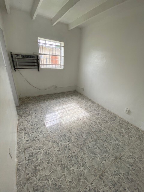 Foto del edificio - 906 NW 15th St