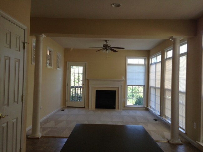 Building Photo - 8276 Laurel Heights Loop