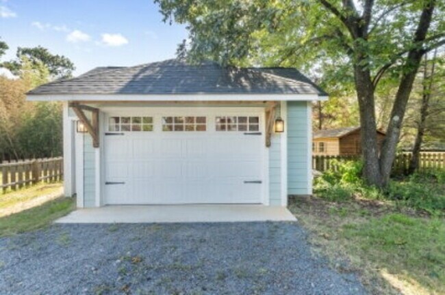 Foto del edificio - 155 Piney Ln