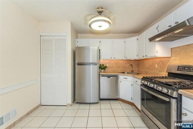 Foto del edificio - 540 Holly Ct