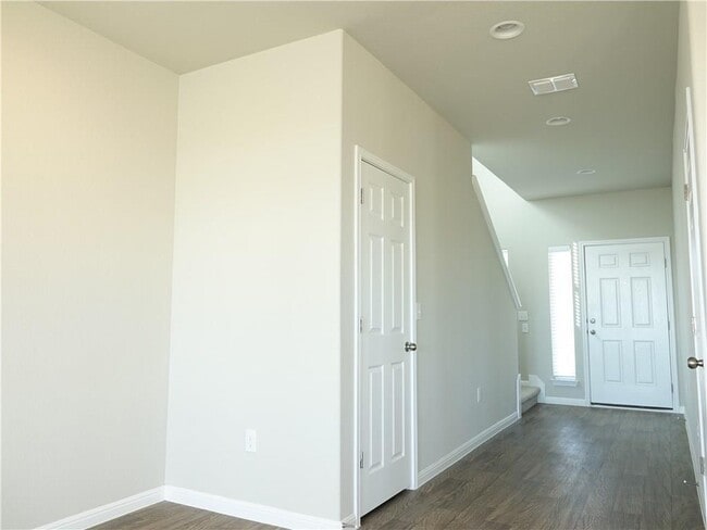 Foto del edificio - 10205 Forest Grove Dr