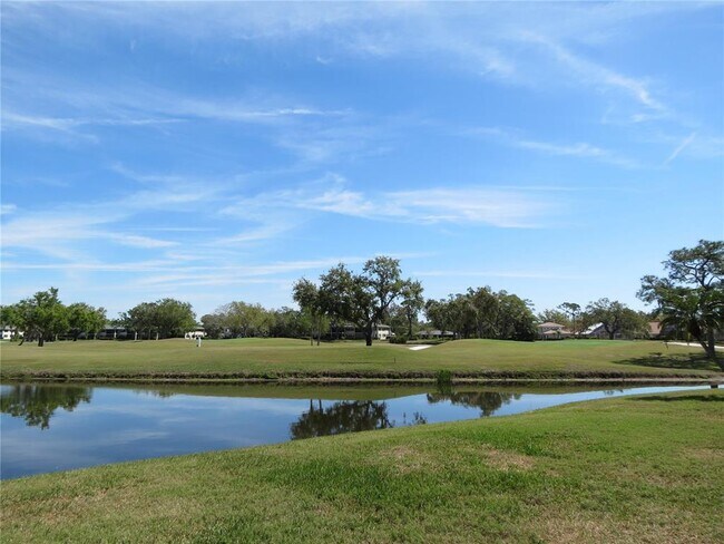 Foto del edificio - 7193 W Country Club Dr N