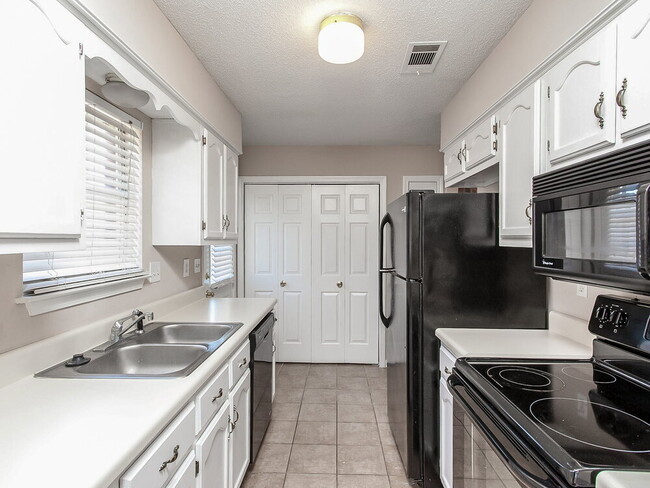 Building Photo - 7499 Spinola Cove