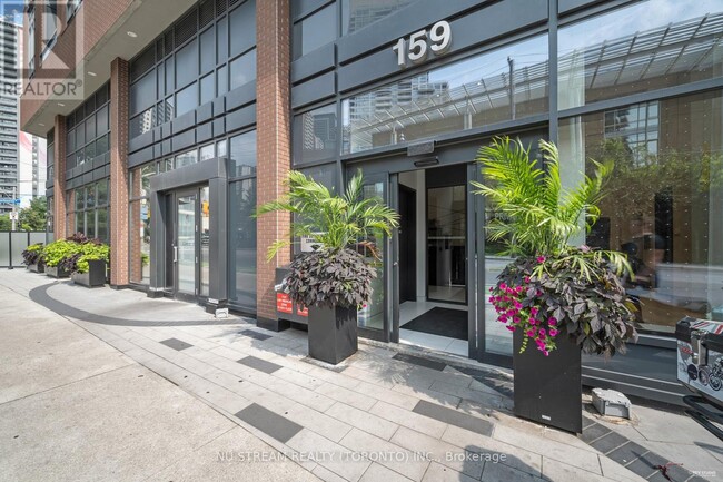 Photo du bâtiment - 159-3159 Wellesley St E