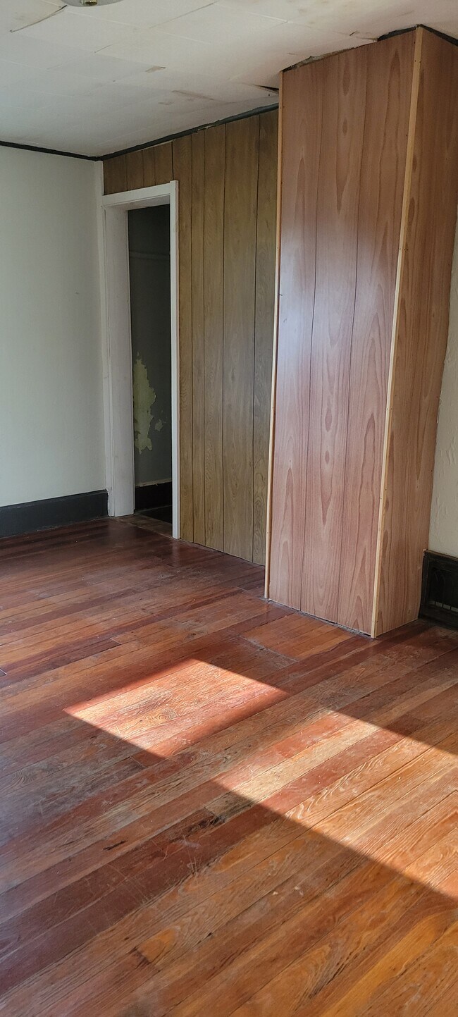 Foto del edificio - 1374 W 5th St