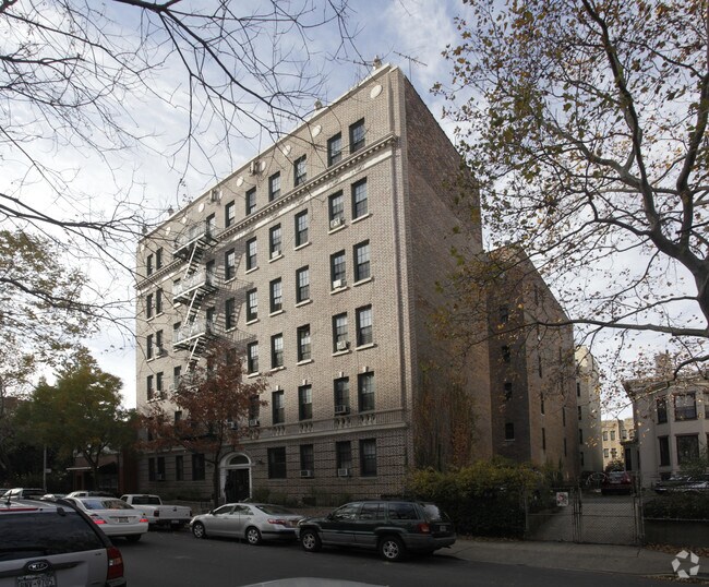 266 Hall St - 295 Washington Ave