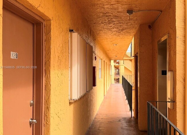 Building Photo - 1900 W 54th St