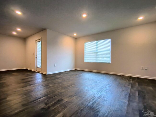 Foto del edificio - 7585 Steeplechase Blvd