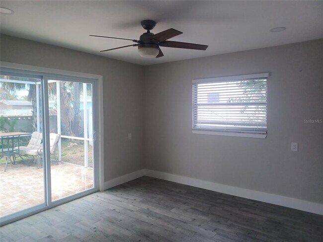 Foto del edificio - 120 Causeway Blvd
