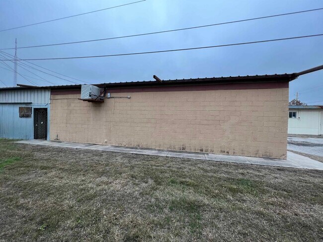 Building Photo - 104 Fletcher St