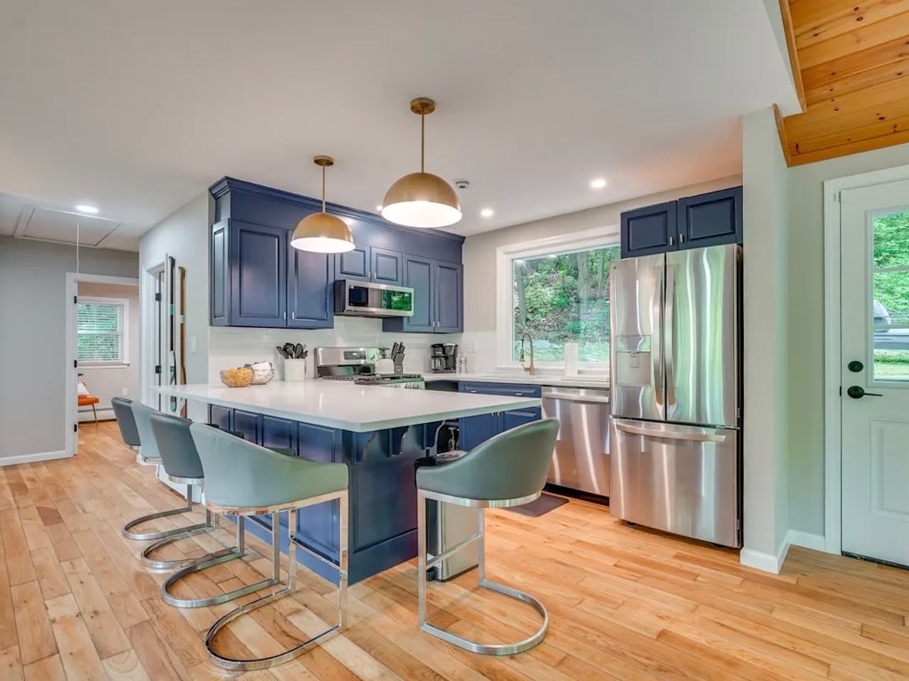 Kitchen/Eating - 121 Green Pond Rd