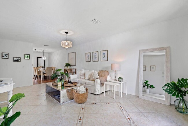 Foto del edificio - 1369 Riverside Cir