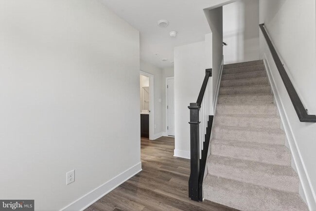 Building Photo - 5225 Manor Park Dr
