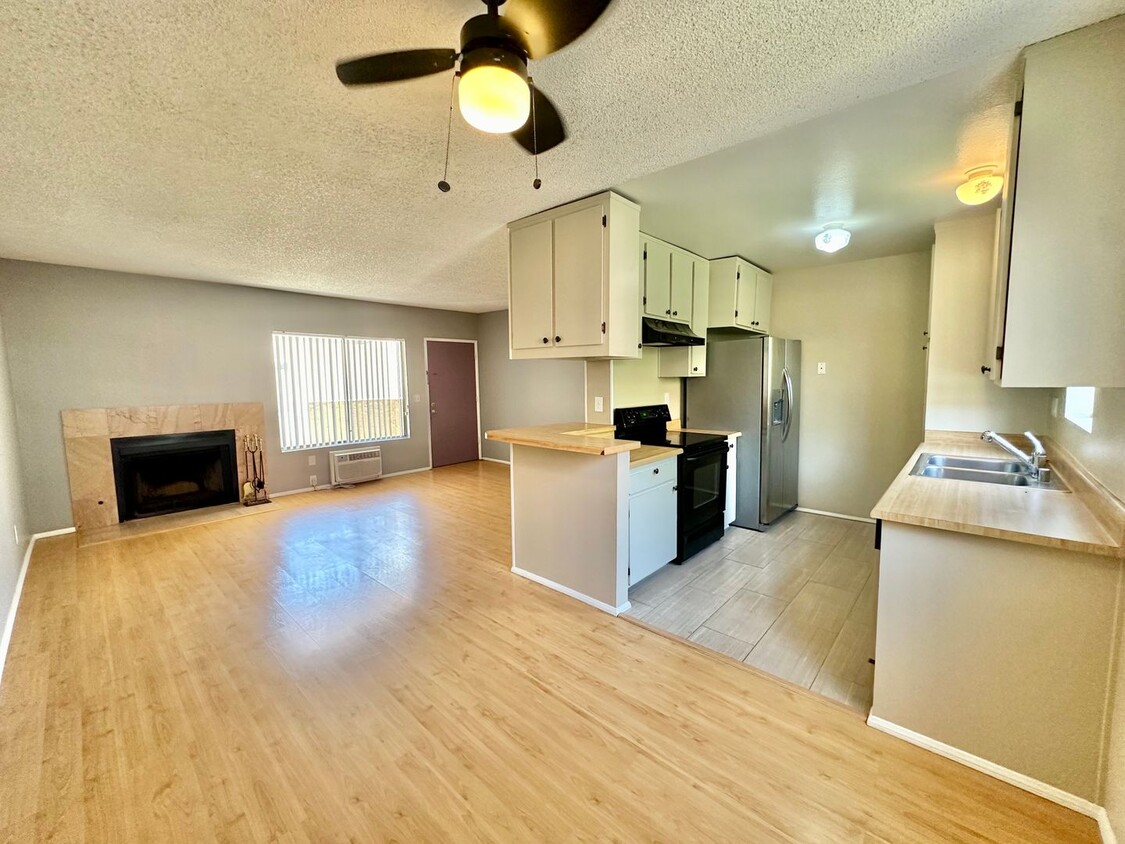 Primary Photo - Spacious 2 Bedroom Condo with Garage in No...