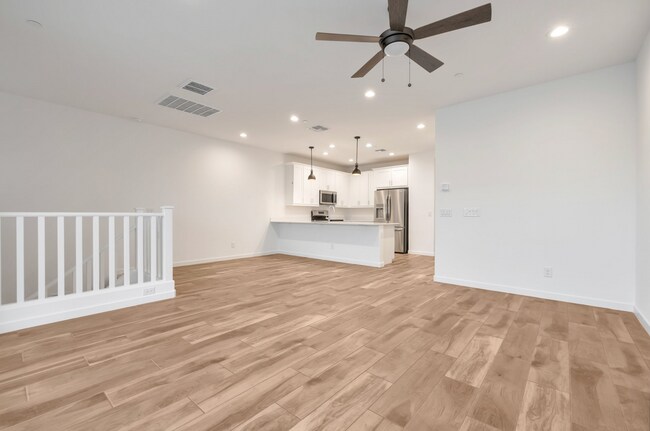 Building Photo - ** Like new Luxurious Modern townhome with 2 Master Suits in Warner Meadows**