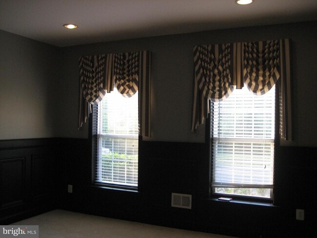 Building Photo - 13201 Village Square Dr