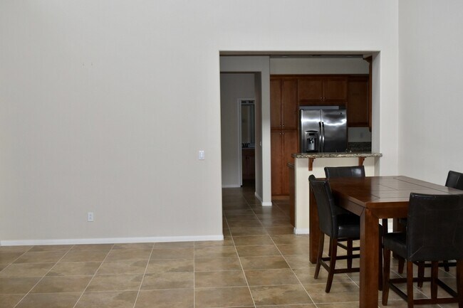 Foto del edificio - $3,800- 3 Bed 2 Bath Condo at Clover Commu...
