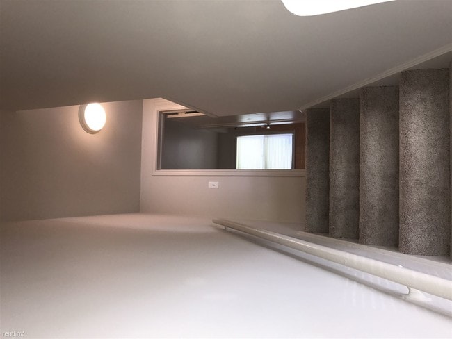 Building Photo - 2 br, 1 bath Duplex - 9236 Evergreen Ave