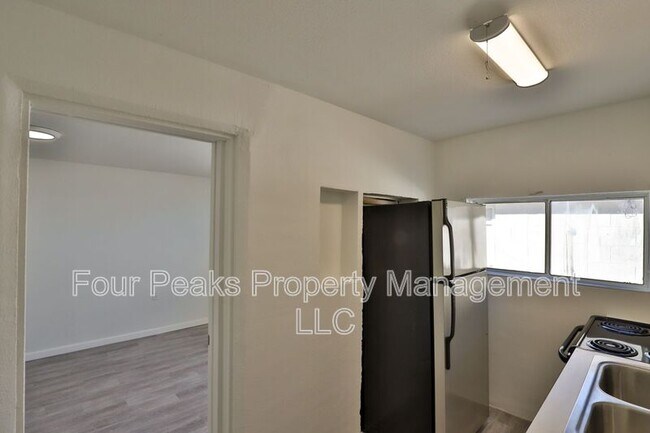 Foto del edificio - 102 E Hatcher Rd