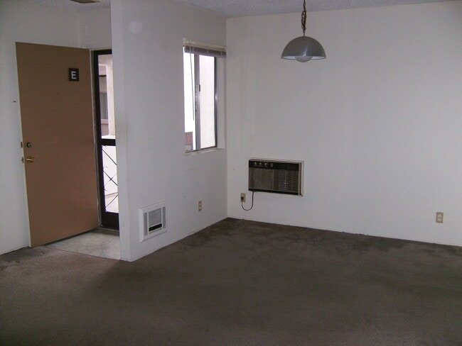 Building Photo - 1361 Caminito Gabaldon