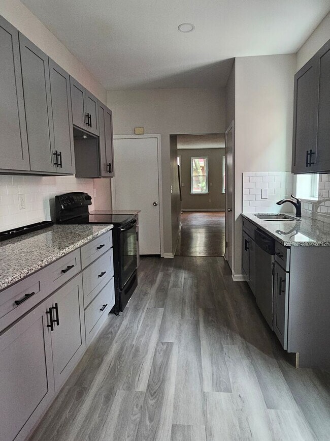 Building Photo - 346 E Locust St