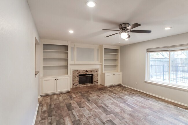 Foto del edificio - 918 Long Prairie Dr