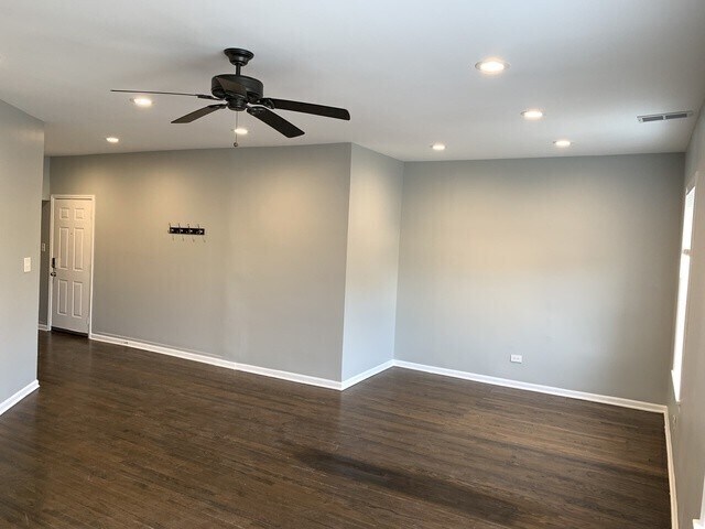 Foto del edificio - 3213 W Armitage Ave