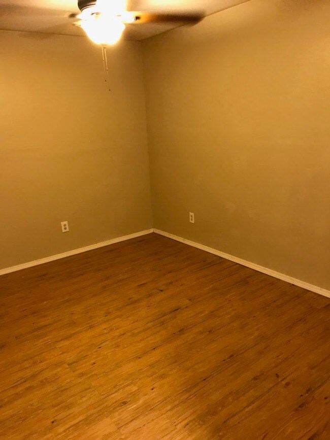 Building Photo - 105 Jennifer Ln