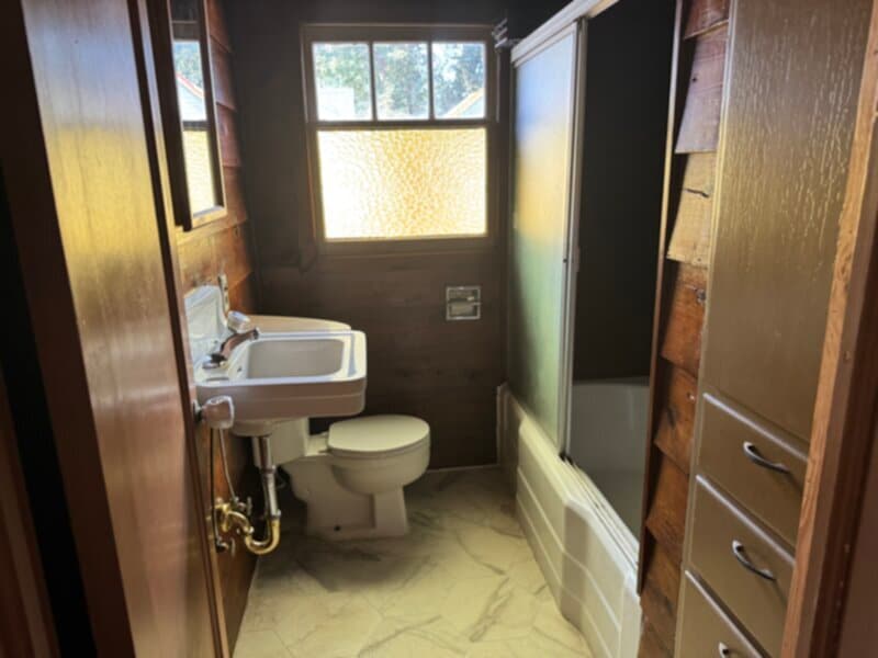 Building Photo - Charming updated Glenwood home with 3 bedr...