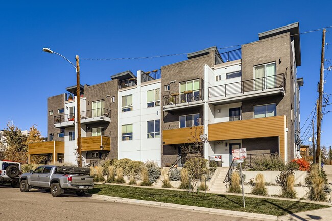 Building Photo - 2851 W 21st Ave