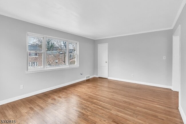 Building Photo - 164 Midland Pl