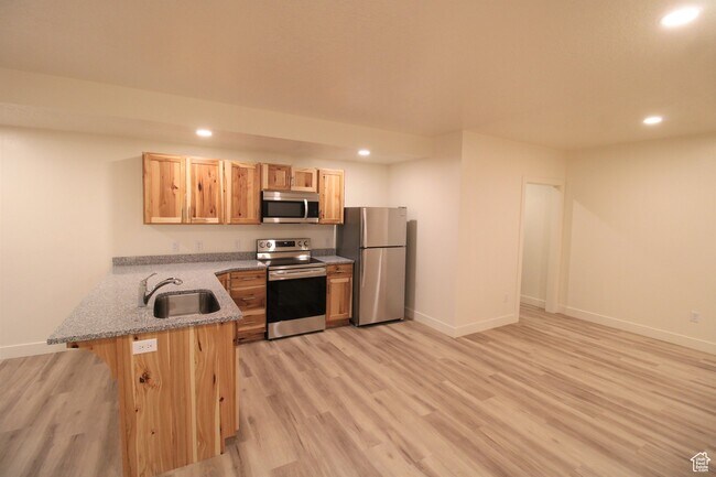 Building Photo - 1519 N 200 E