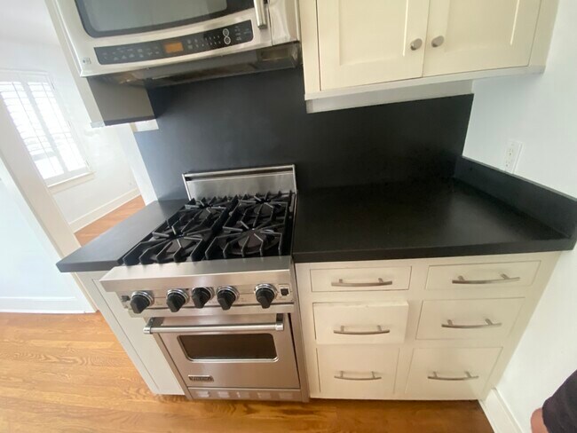 Foto del edificio - 2958 Exposition Blvd