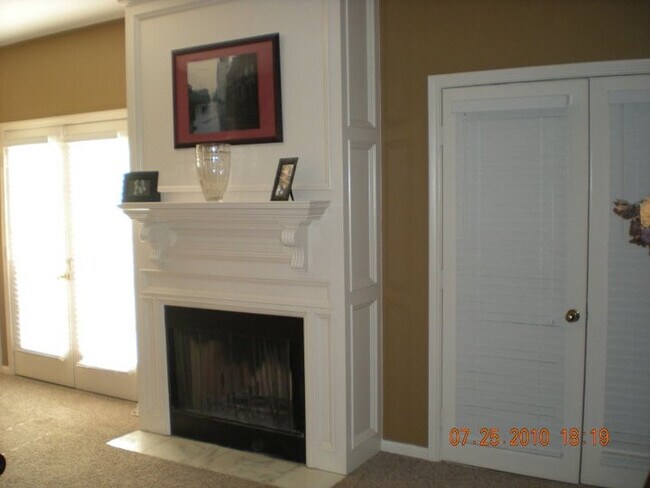 Foto del edificio - 1310 E James unit 13