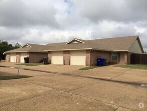 Building Photo - 1619 Breezy Dr