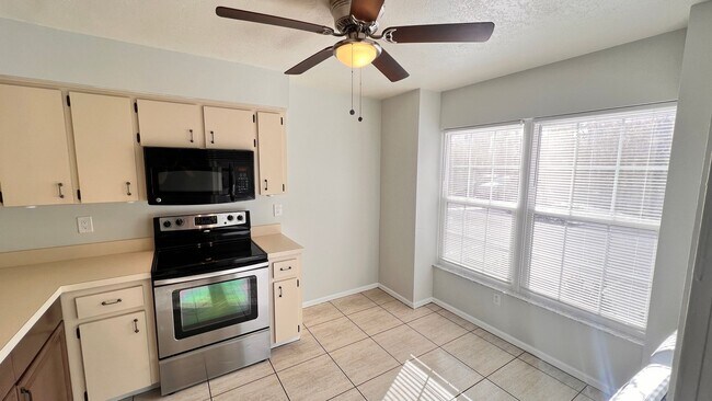 Foto del edificio - Fabulous 3 Bedroom, 2 Bathroom Home in Win...