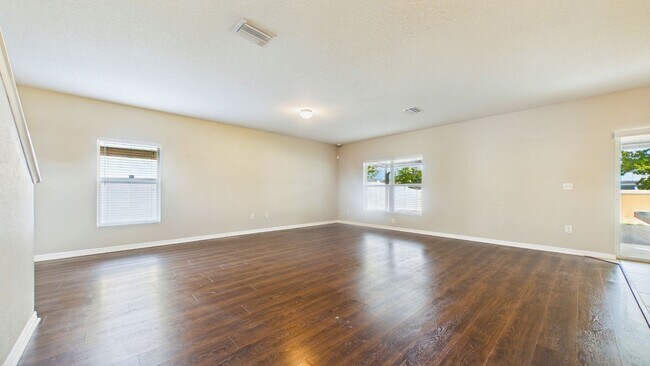 Foto del edificio - 4-Bedroom Home with Spacious Layout in Ayersworth Glen – Wimauma, FL