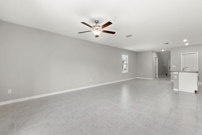 Building Photo - Come Rent this LIKE NEW 5 Bedroom Home in Timbercreek!